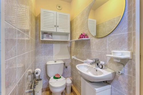 Garden View Daturas with Balcony - Happy Rentals - image 5