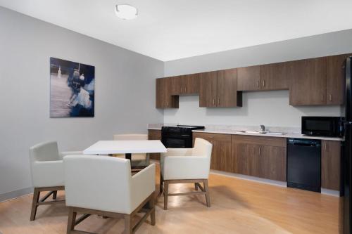 Wingate by Wyndham Geneva at SPIRE Academy - image 4