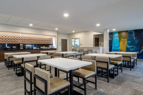 Wingate by Wyndham Geneva at SPIRE Academy - image 11