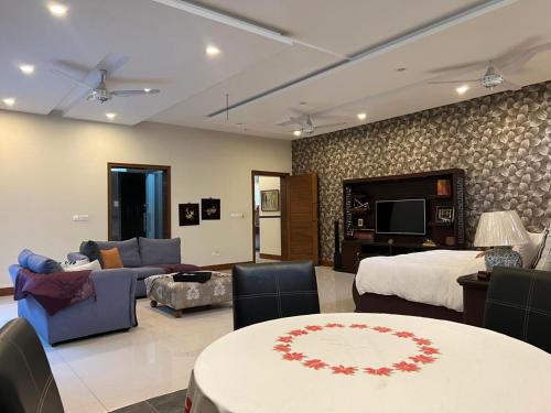 Haven Prestige Suite - 2BR Emaar DHA Islamabad - image 7