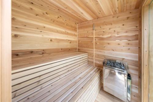 Spa & Riverside - Le Ptit Cool Des Bois in Rivière-Matawin (QC)
