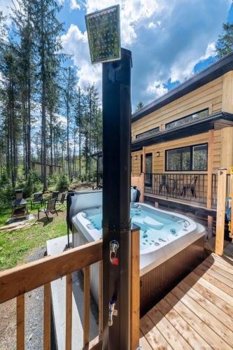 Spa & Riverside - Le Ptit Cool Des Bois in Rivière-Matawin (QC)