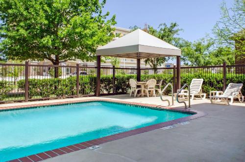 Úszómedence, Comfort Inn & Suites Covington - Mandeville in Covington (Louisiana)