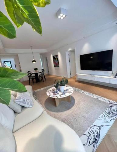 Eastern Hub - Lujiazui Branch 2bedroom Apt with Panoramic River View in Luxurious Commercial Area, Shanghai