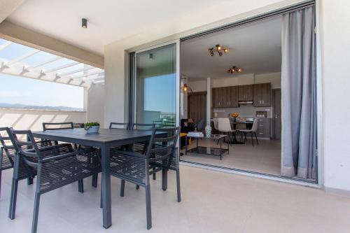 Balkons/terase, BlueStar Limassol Suites in Kato Polemidia