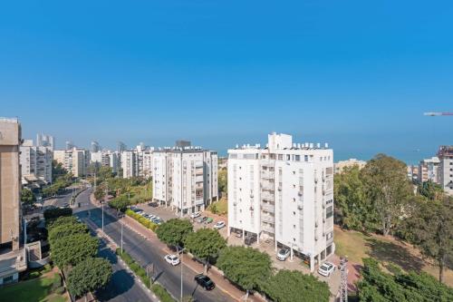 Spacious Sea-View Penthouse + Big Balconies – khách sạn tại Ashdod