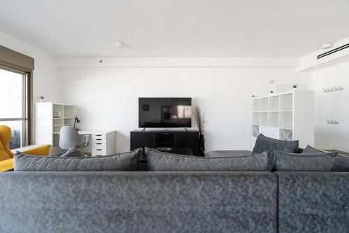 Spacious Sea-View Penthouse + Big Balconies in Ashdod