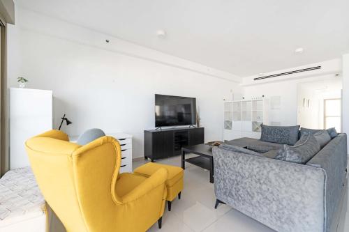 Spacious Sea-View Penthouse + Big Balconies in Ashdod