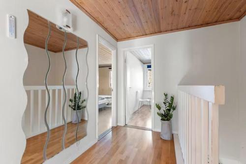 Spacious Townhouse Near Stockholm City in 헤셀뷔 빌라스타드