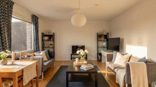 Spacious Townhouse Near Stockholm City in 헤셀뷔 빌라스타드