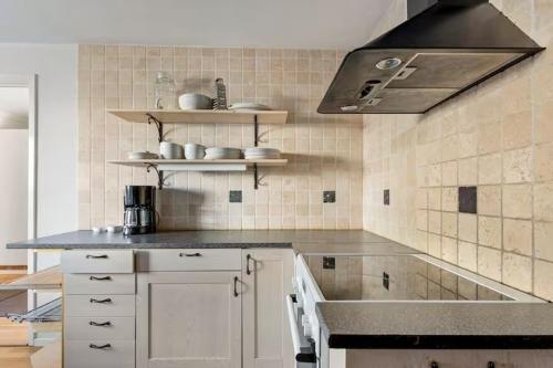 Spacious Townhouse Near Stockholm City in 헤셀뷔 빌라스타드