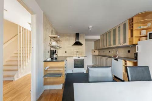 Spacious Townhouse Near Stockholm City in 헤셀뷔 빌라스타드
