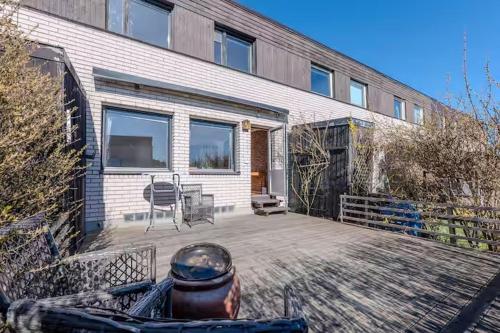 Spacious Townhouse Near Stockholm City in 헤셀뷔 빌라스타드