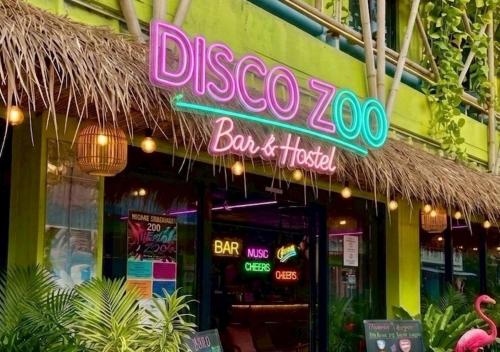 DISCO ZOO Bar & Hostel