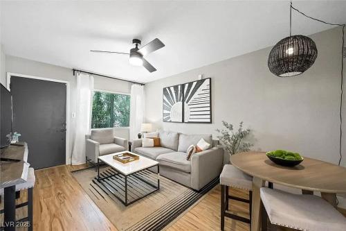 4BR Las Vegas Home Near Strip – khách sạn tại Bắc Las Vegas