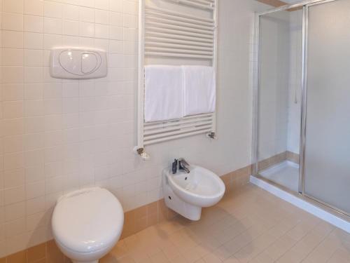 3 bedrooms, 5 beds