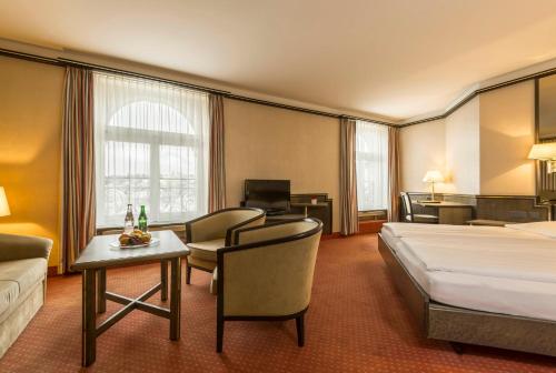 Hotel Monopol Luzern - image 8