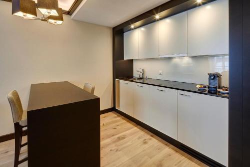 Hotel Monopol Luzern - image 11