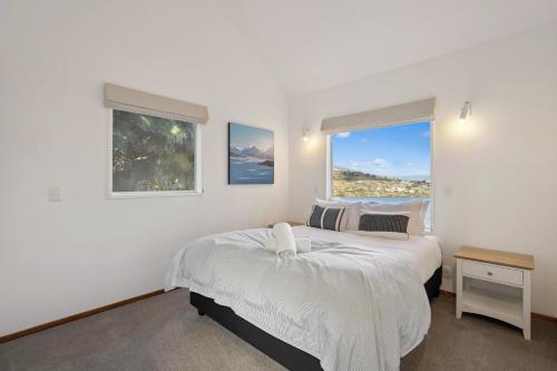 Alpine Horizon - Queenstown Holiday Home - main image