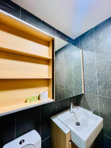 Bathroom, The Colony By Rooftop in Little India