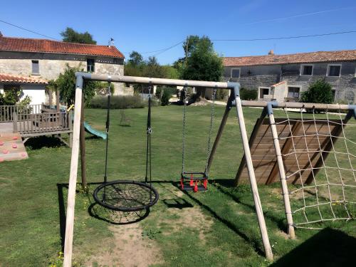 Viesnīcas āriene, La Maison Blanche - La Garenne gite in Paizay-le-Chapt