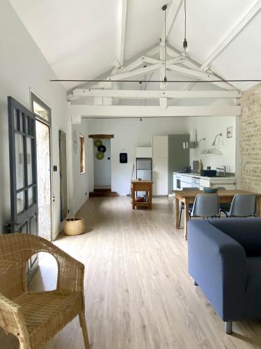 Viesnīcas āriene, La Maison Blanche - La Garenne gite in Paizay-le-Chapt