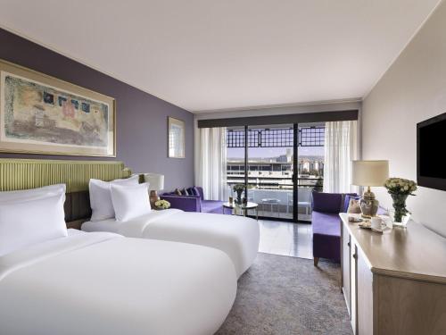 Twin room, city view, 4 beds