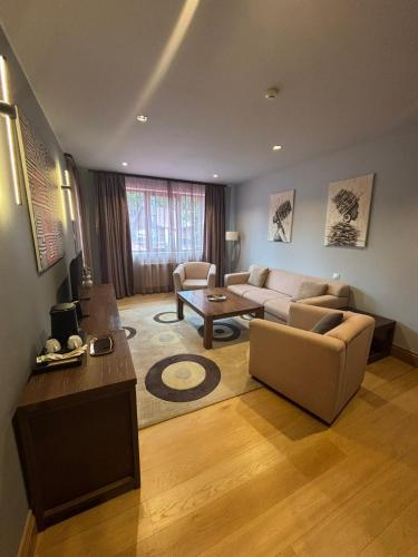 Suite, exclusive