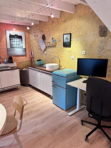 L'atelier orange in Guipy