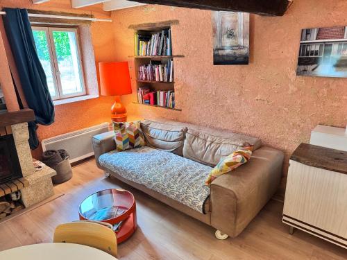 Lõõgastumisvõimalused, L'atelier orange in Guipy