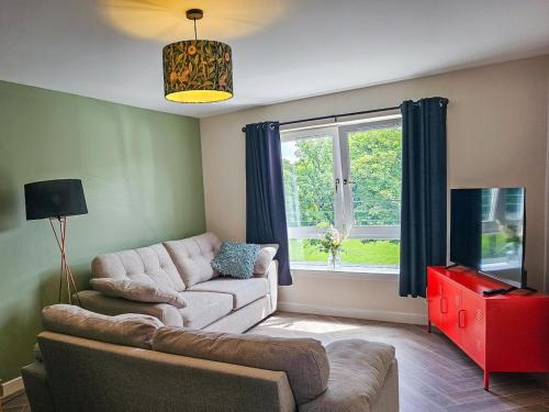 Modern 2 Bed Paisley Near RAH and Airport with Free Parking