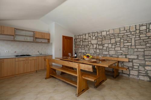 virtuve, Pool House Suzi in Heart of Istria - Happy Rentals in Orihi