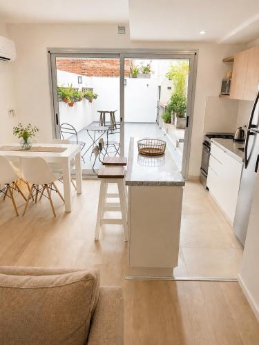 Perla Escondida ahora renovado! patios y parrilla privada, pileta compartida