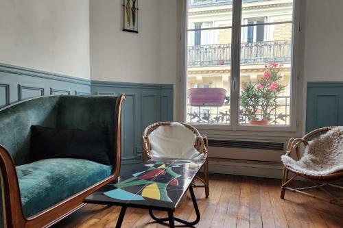 Apartment between Les Batignolles and Montmartre - image 5