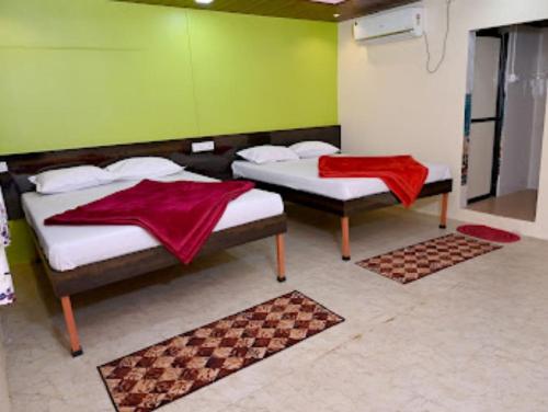 2 double beds