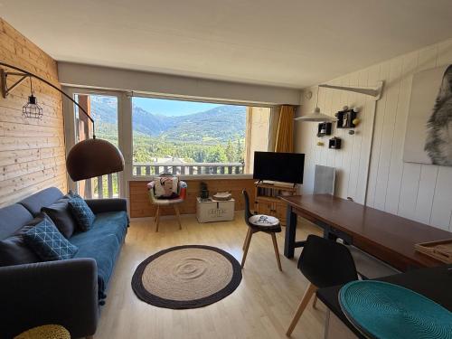 T2 avec magnifique vue sur les montagnes