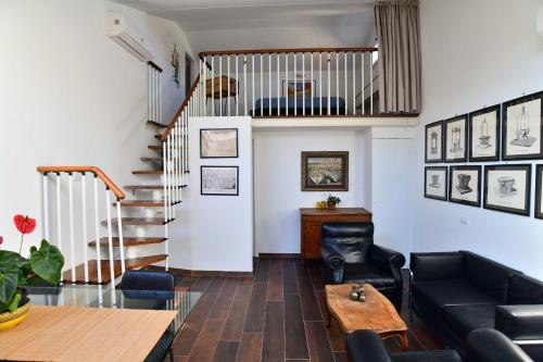 GuestHost - Mansarda San Vitale Charming Studio