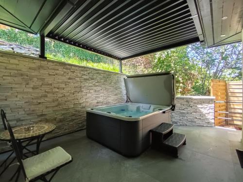 Le Cocon du Salève - Private Spa - Parking - Proche Genève (Le Cocon du Saleve - Private Spa - Parking - Proche Geneve) in Etrembieres (Rhone-Alpes)