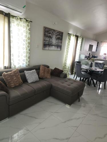 Kitchen, Island Comfort Retreat in Spanish Town