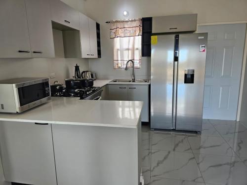 Kitchen, Island Comfort Retreat in Spanish Town