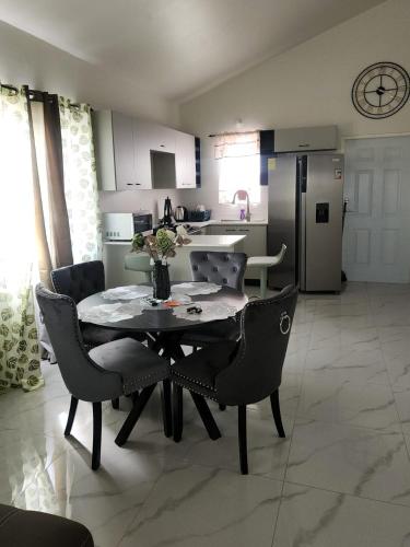 Kitchen, Island Comfort Retreat in Spanish Town