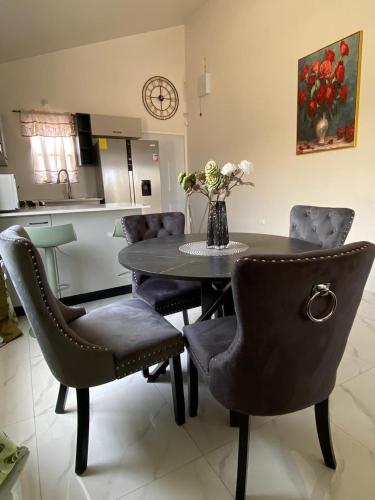 Facilities, Island Comfort Retreat in Spanish Town