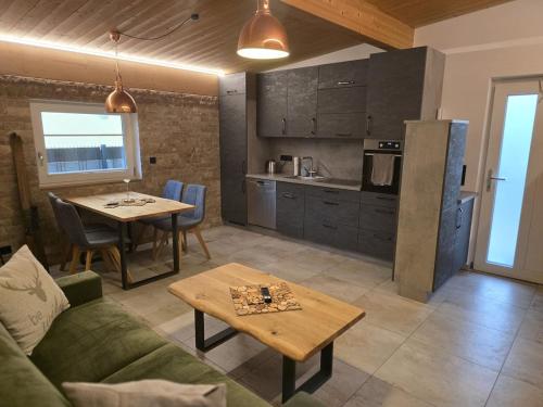 Stilvolles Ferienhaus mit Terrasse Garten und Whirlpool in Simbach am Inn