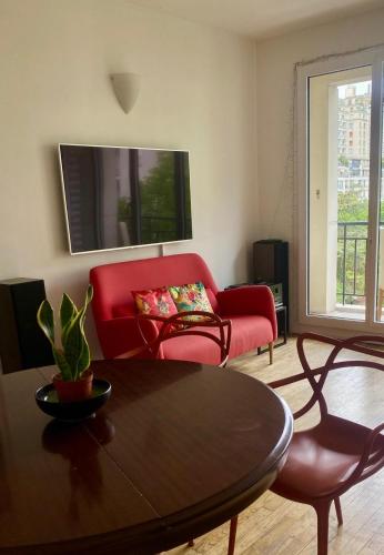Apartment near Eiffel Tower in Bois de Boulogne