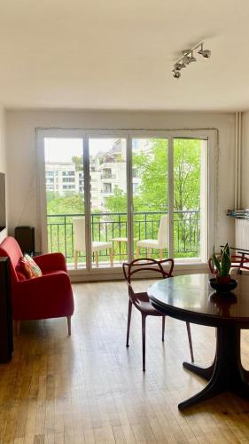 Apartment near Eiffel Tower in Bois de Boulogne