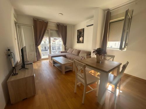 One bedroom apartment with garage
