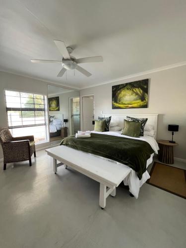 Weaver Lane Country Escape - The Bandit Porcupine – khách sạn tại Lovemore Park