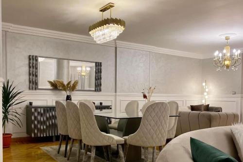 Luxury 4BDR Flat by Homely in Gezirat ElArab – khách sạn tại Mohandeseen/Dokki