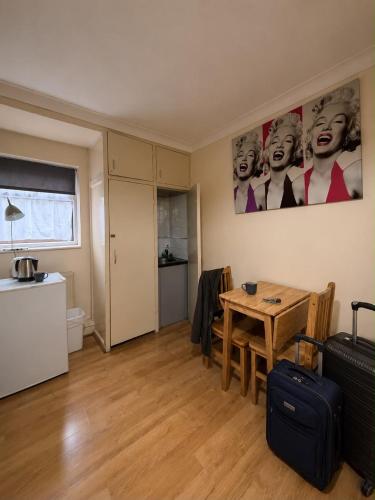 24/7 London Hostel 2