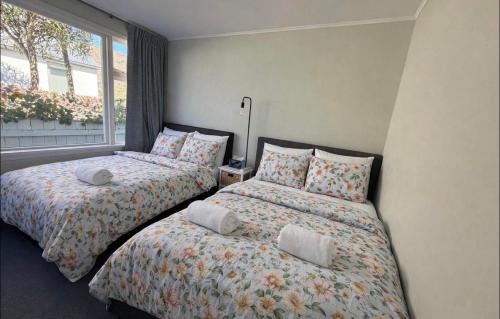 Wakatipu LAKEVIEW Garden Retreat in Frankton
